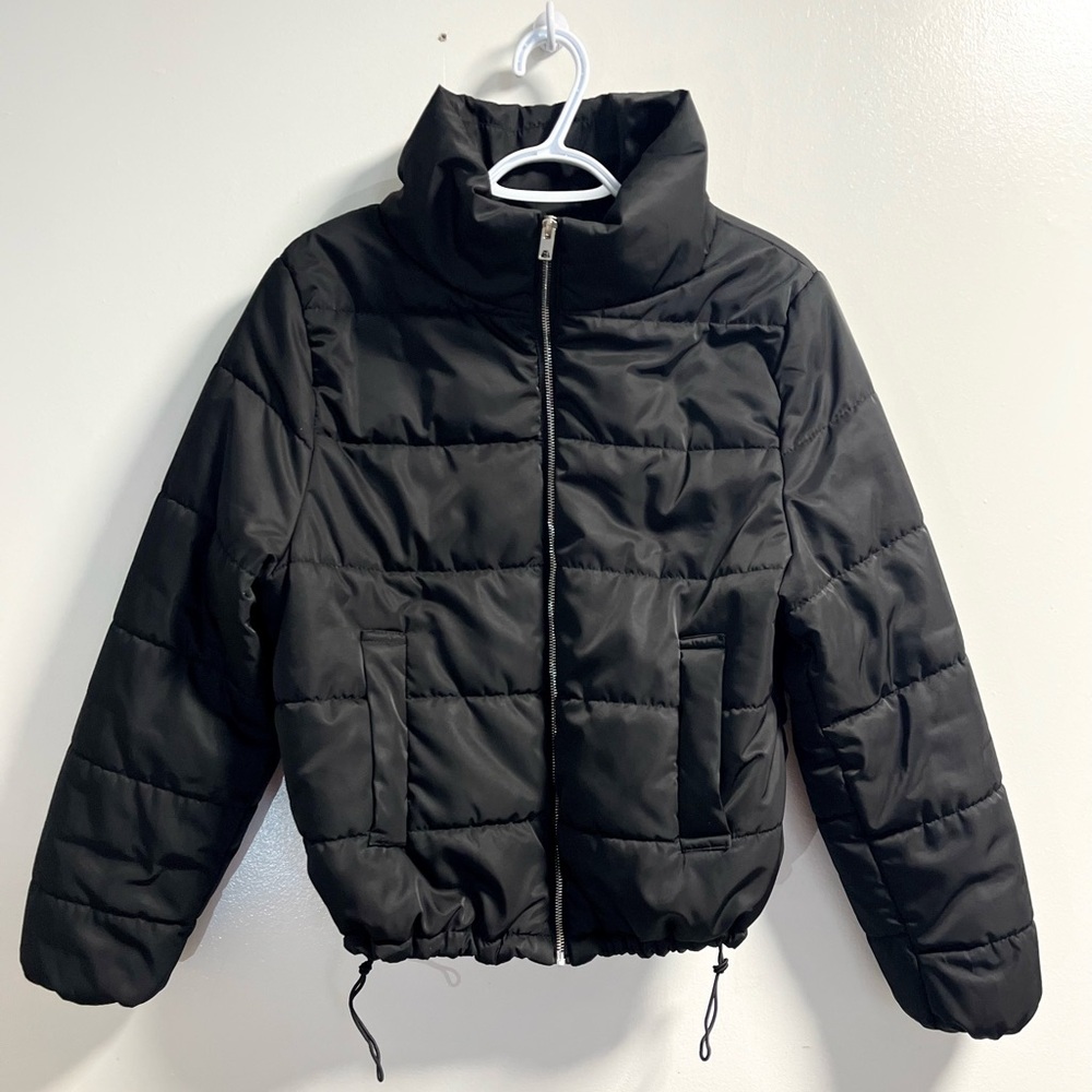 Women’s black puffer jacket💕